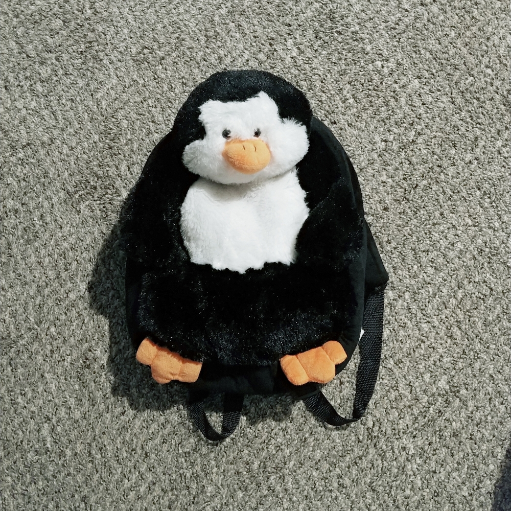 PENGUIN BOOKBAG WITH ADJUSTABLE STRAPS.